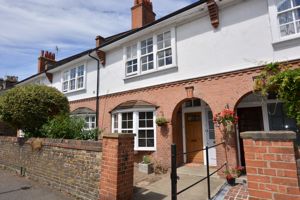 St. Johns Road, Hampton Wick- click for photo gallery